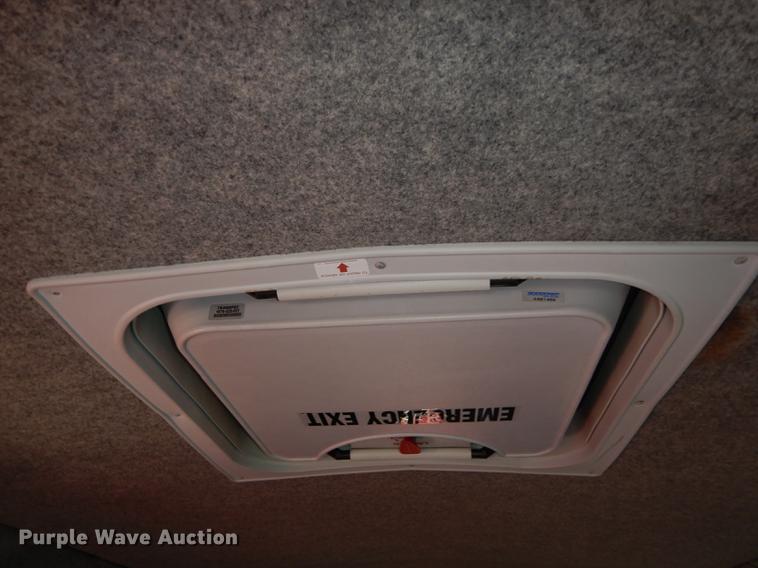 image for item DB6199 2006 Ford E450 shuttle bus