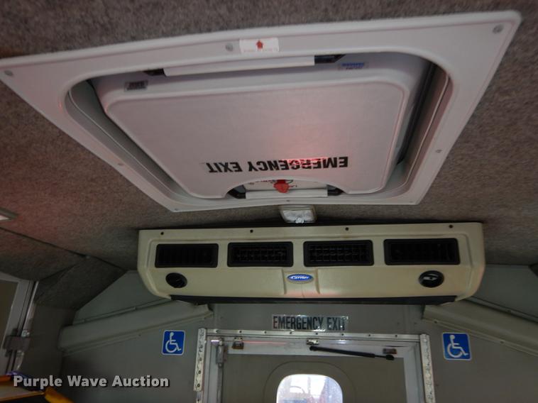 image for item DB6199 2006 Ford E450 shuttle bus