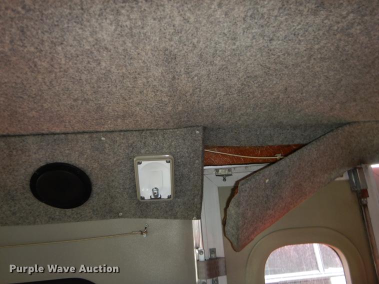 image for item DB6199 2006 Ford E450 shuttle bus