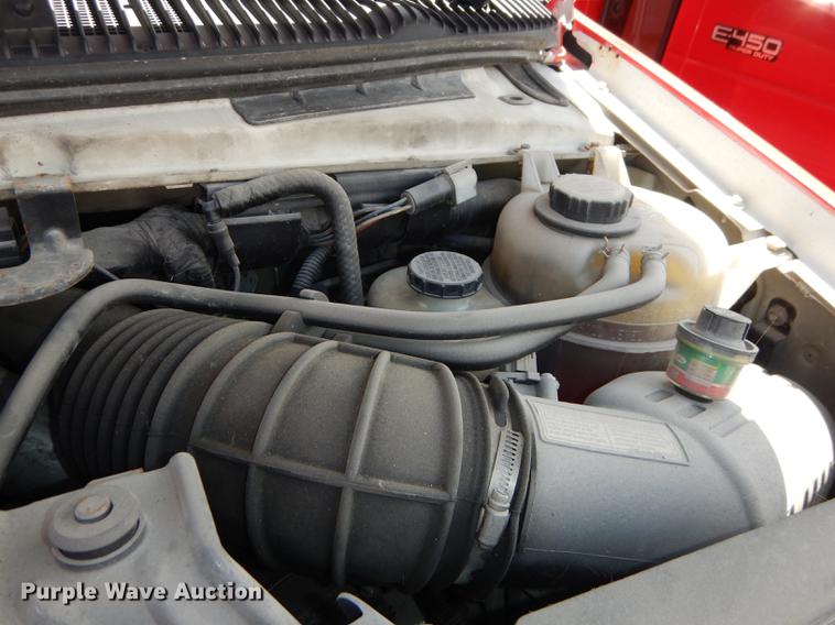 image for item DB6199 2006 Ford E450 shuttle bus