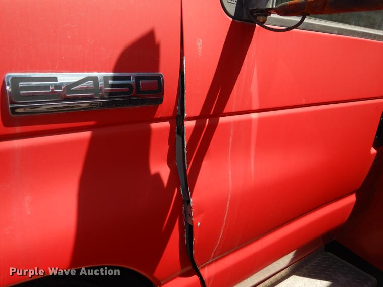 image for item DB6199 2006 Ford E450 shuttle bus