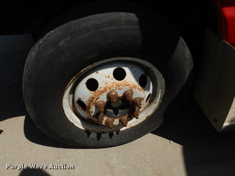 image for item DB6199 2006 Ford E450 shuttle bus