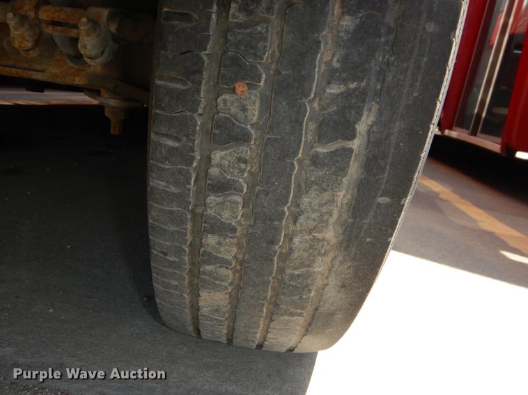 image for item DB6199 2006 Ford E450 shuttle bus