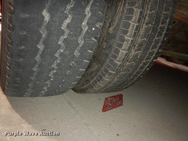 image for item DB6199 2006 Ford E450 shuttle bus