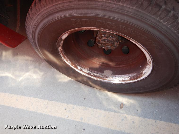 image for item DB6199 2006 Ford E450 shuttle bus