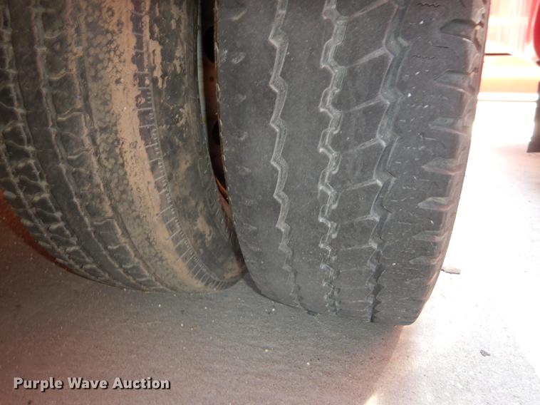 image for item DB6199 2006 Ford E450 shuttle bus