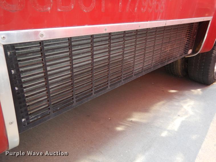 image for item DB6199 2006 Ford E450 shuttle bus