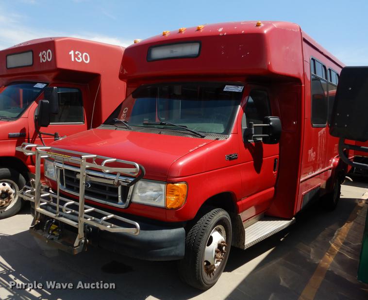 image for item DB6200 2005 Ford E450 shuttle bus