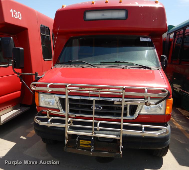 image for item DB6200 2005 Ford E450 shuttle bus