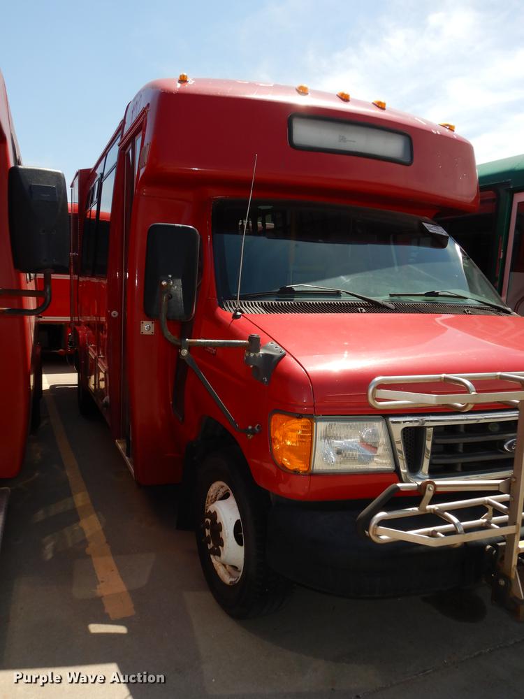 image for item DB6200 2005 Ford E450 shuttle bus