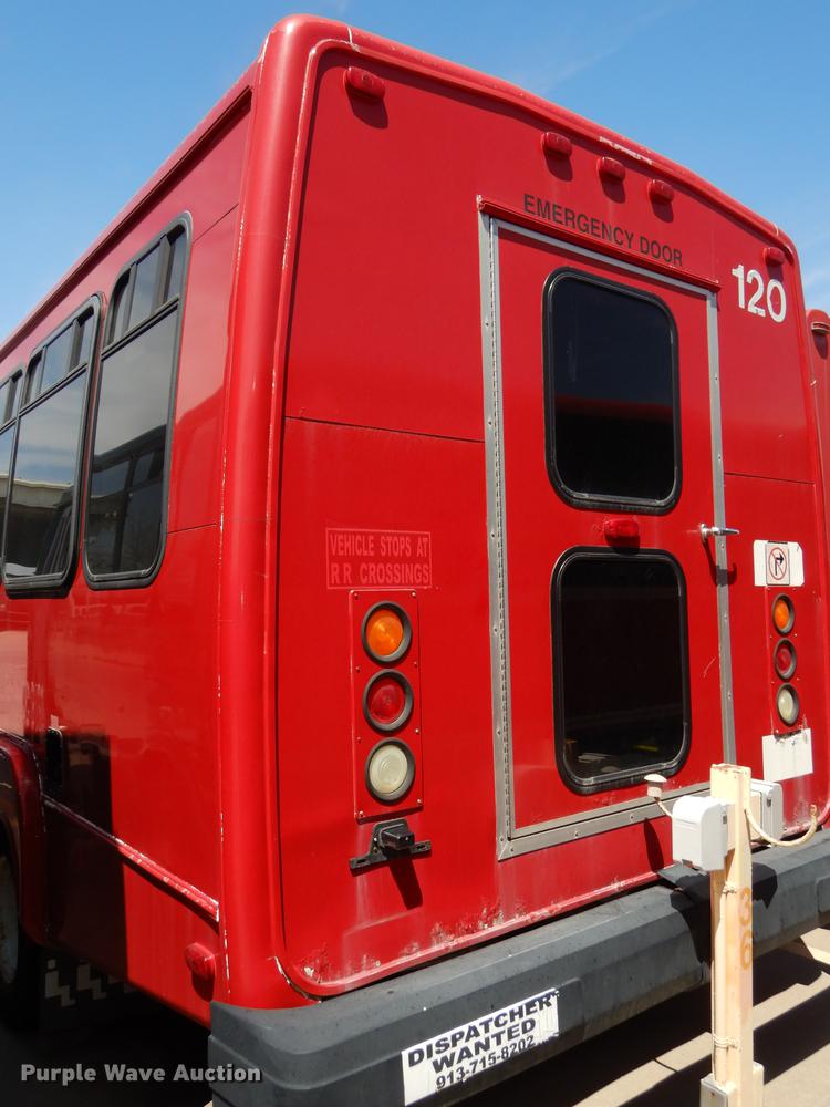 image for item DB6200 2005 Ford E450 shuttle bus