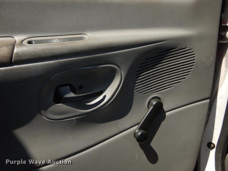 image for item DB6200 2005 Ford E450 shuttle bus