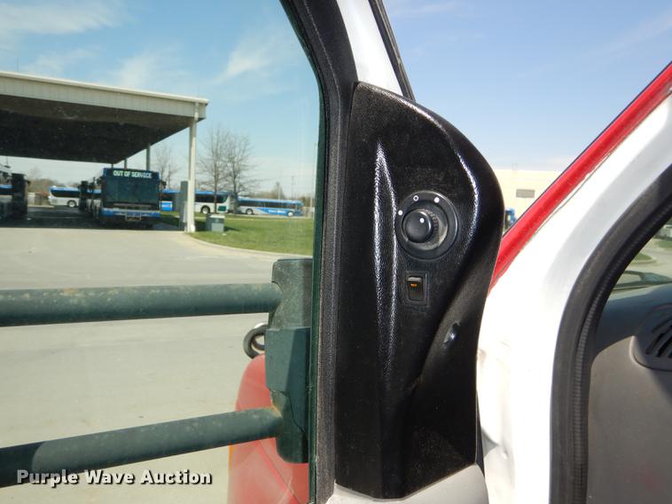 image for item DB6200 2005 Ford E450 shuttle bus