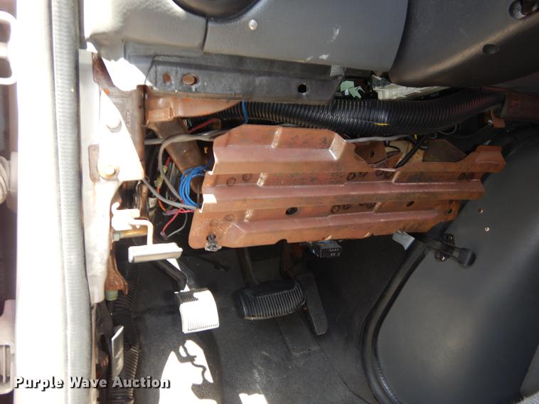 image for item DB6200 2005 Ford E450 shuttle bus