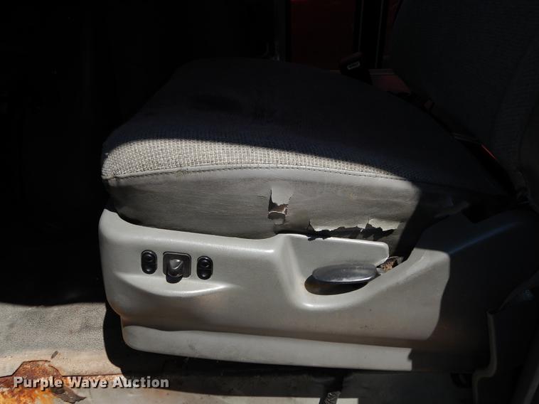 image for item DB6200 2005 Ford E450 shuttle bus