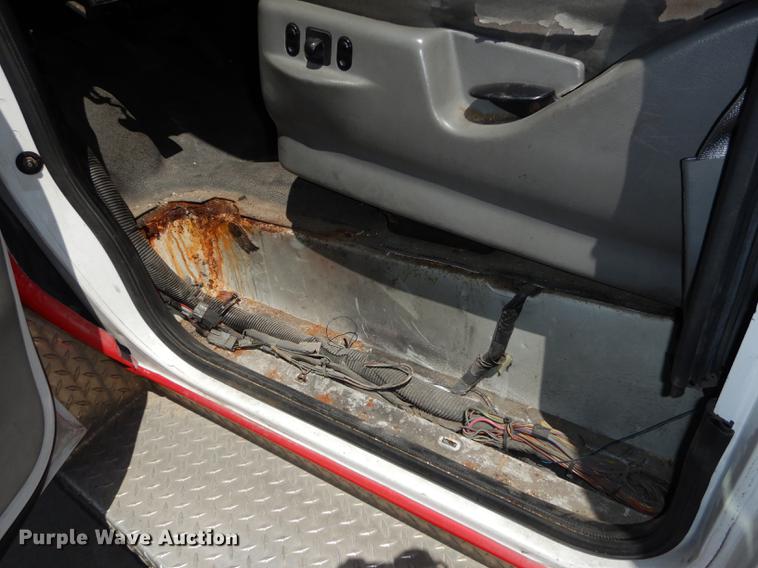 image for item DB6200 2005 Ford E450 shuttle bus