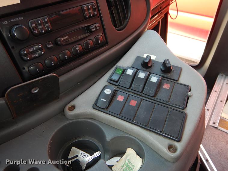 image for item DB6200 2005 Ford E450 shuttle bus