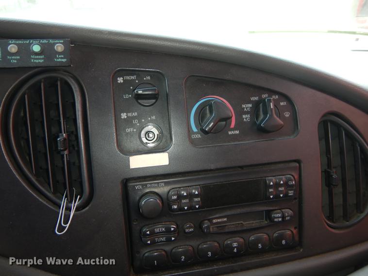 image for item DB6200 2005 Ford E450 shuttle bus