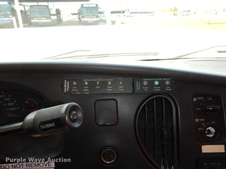 image for item DB6200 2005 Ford E450 shuttle bus