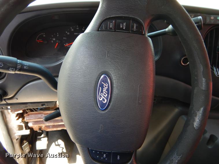 image for item DB6200 2005 Ford E450 shuttle bus