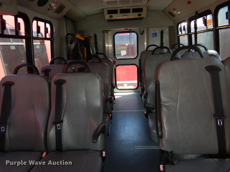 image for item DB6200 2005 Ford E450 shuttle bus