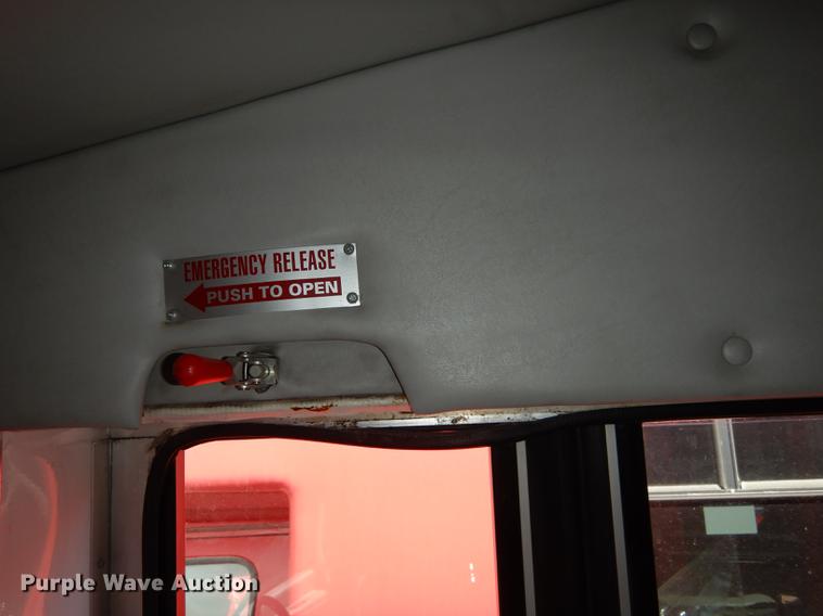 image for item DB6200 2005 Ford E450 shuttle bus