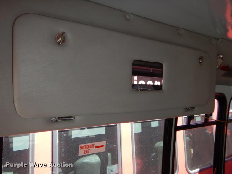 image for item DB6200 2005 Ford E450 shuttle bus