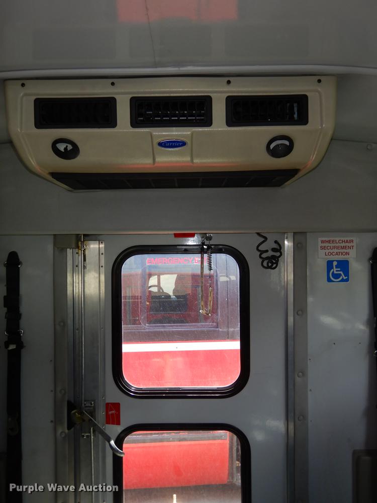 image for item DB6200 2005 Ford E450 shuttle bus