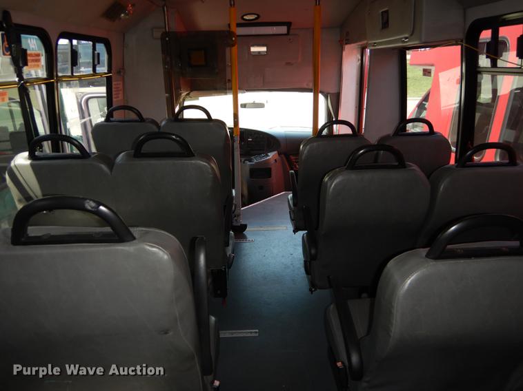 image for item DB6200 2005 Ford E450 shuttle bus