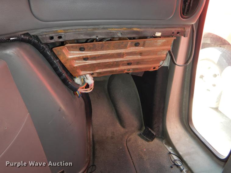 image for item DB6200 2005 Ford E450 shuttle bus