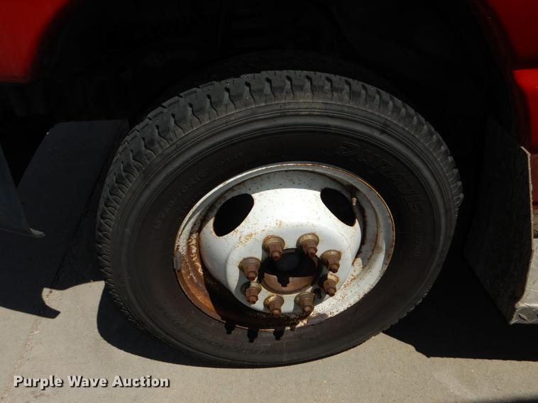 image for item DB6200 2005 Ford E450 shuttle bus