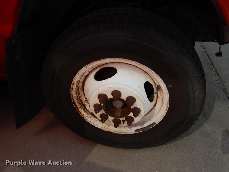 image for item DB6200 2005 Ford E450 shuttle bus