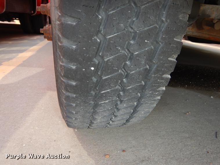 image for item DB6200 2005 Ford E450 shuttle bus