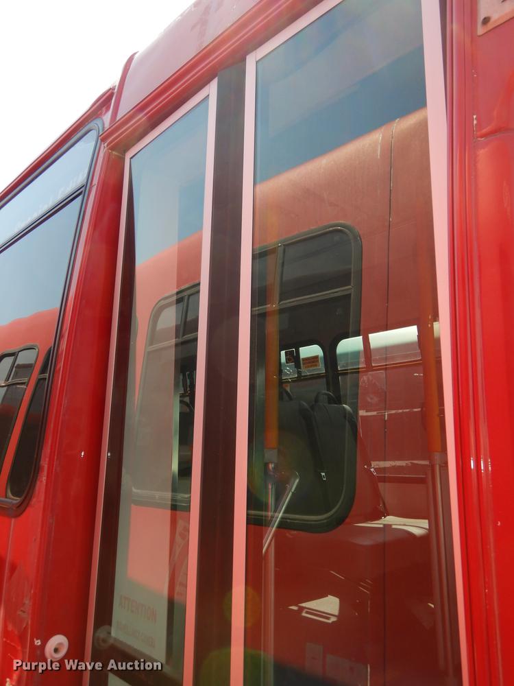 image for item DB6200 2005 Ford E450 shuttle bus