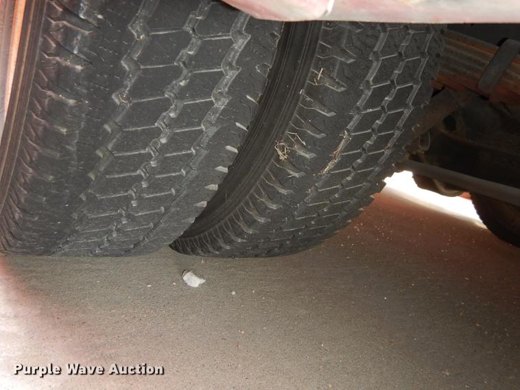 image for item DB6200 2005 Ford E450 shuttle bus