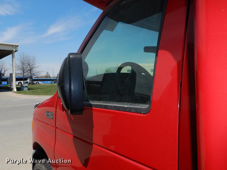image for item DB6200 2005 Ford E450 shuttle bus