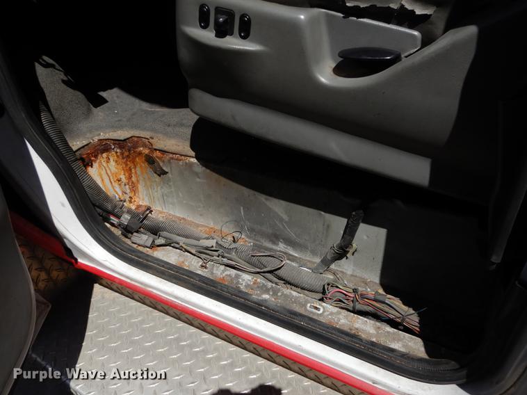 image for item DB6200 2005 Ford E450 shuttle bus