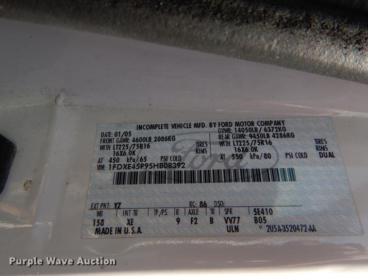 image for item DB6200 2005 Ford E450 shuttle bus