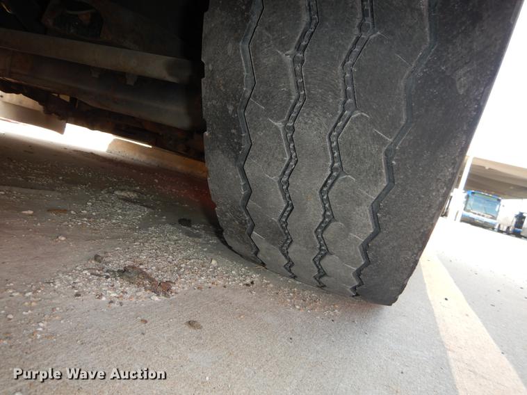 image for item DB6205 2001 Gillig Phantom C21B102N4 transit bus