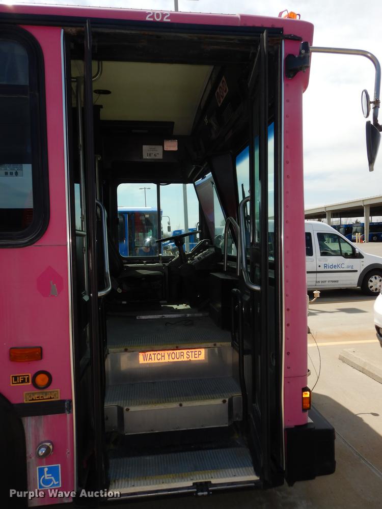 image for item DB6205 2001 Gillig Phantom C21B102N4 transit bus