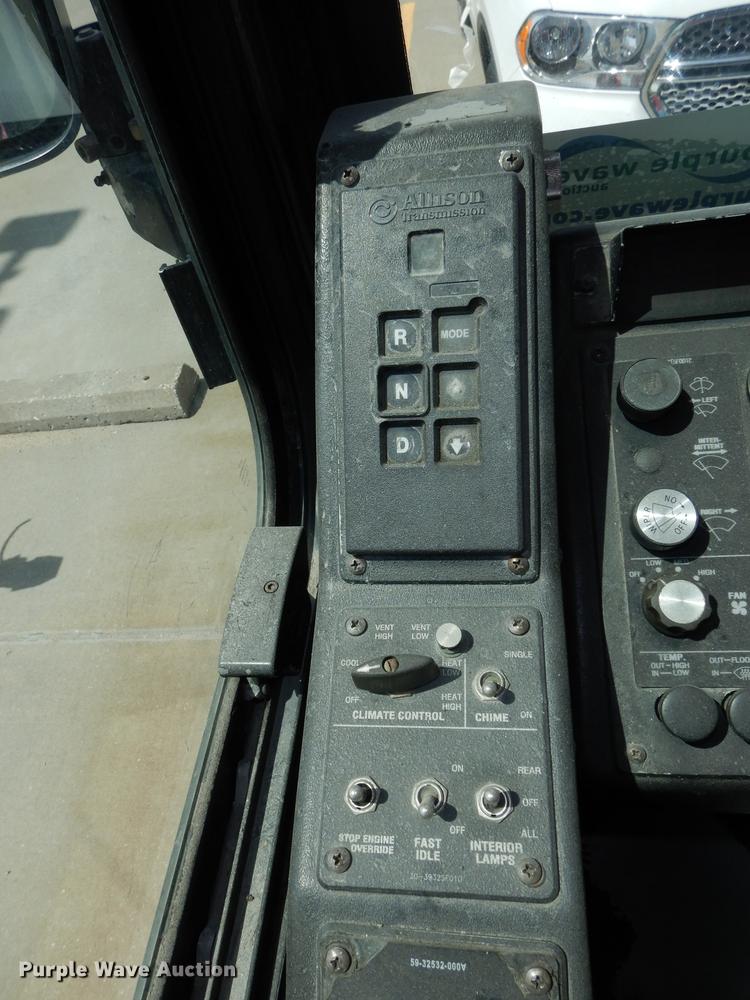 image for item DB6205 2001 Gillig Phantom C21B102N4 transit bus