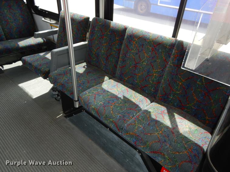 image for item DB6205 2001 Gillig Phantom C21B102N4 transit bus