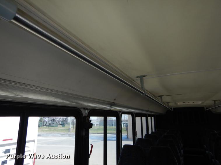 image for item DB6205 2001 Gillig Phantom C21B102N4 transit bus