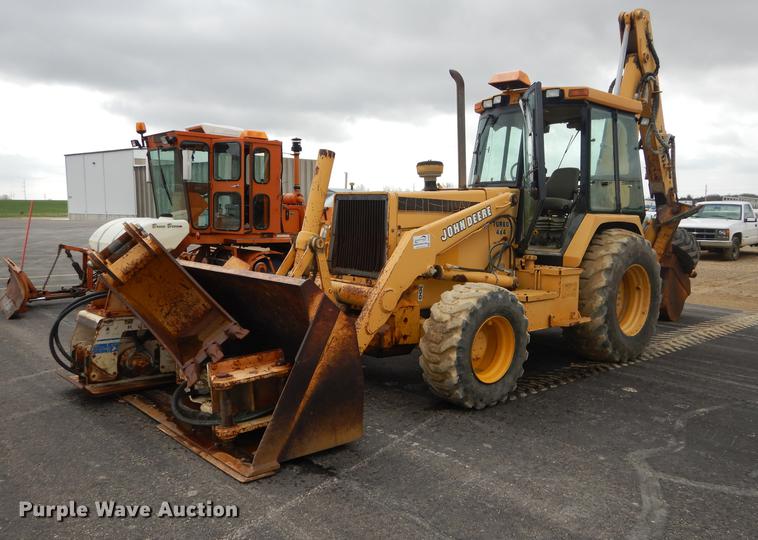 image for item DC0464 1993 John Deere 710D backhoe