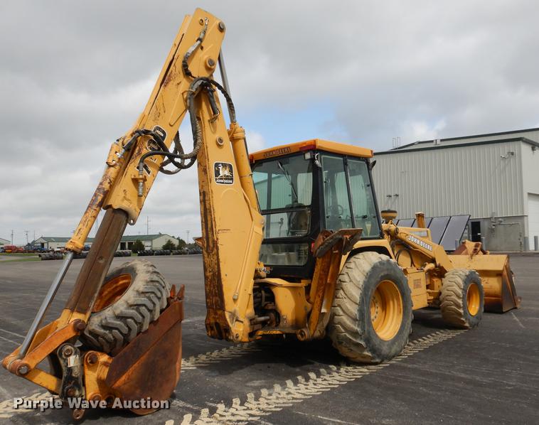 image for item DC0464 1993 John Deere 710D backhoe