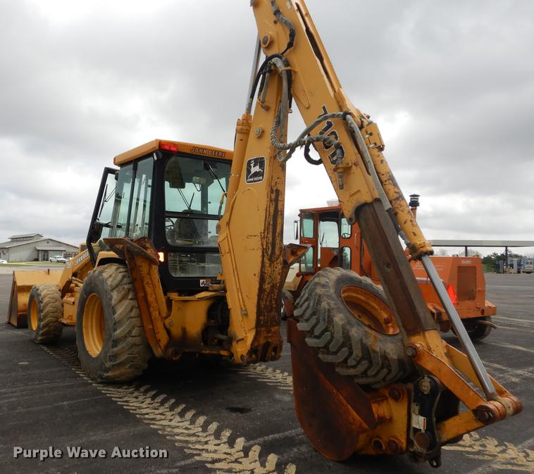 image for item DC0464 1993 John Deere 710D backhoe