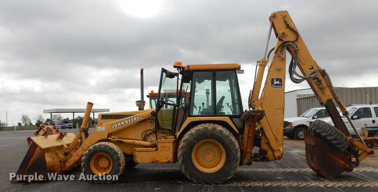 image for item DC0464 1993 John Deere 710D backhoe