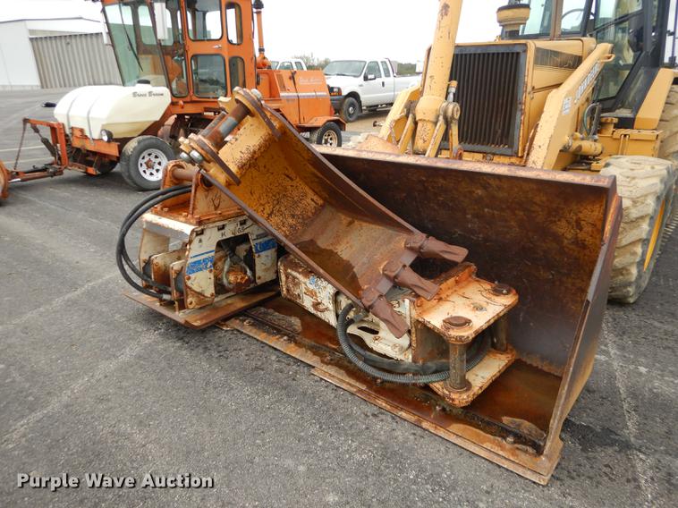 image for item DC0464 1993 John Deere 710D backhoe