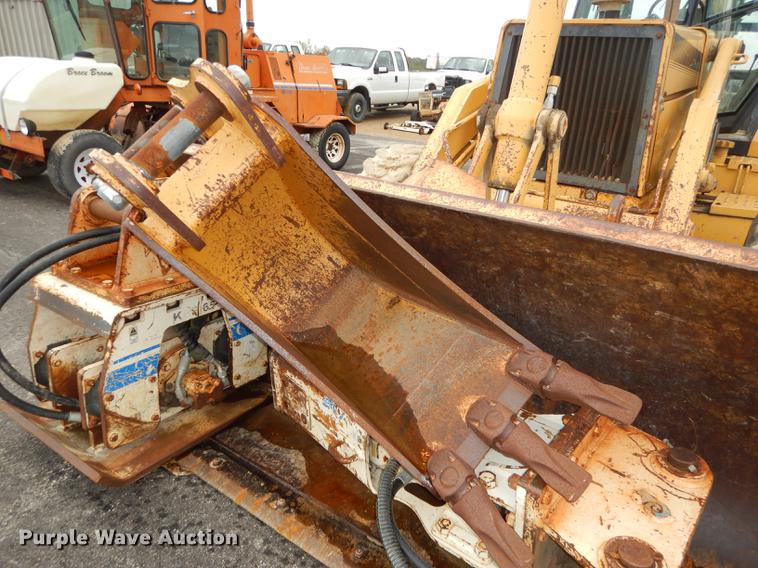 image for item DC0464 1993 John Deere 710D backhoe