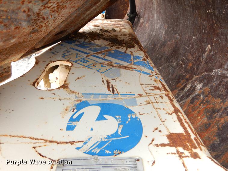 image for item DC0464 1993 John Deere 710D backhoe